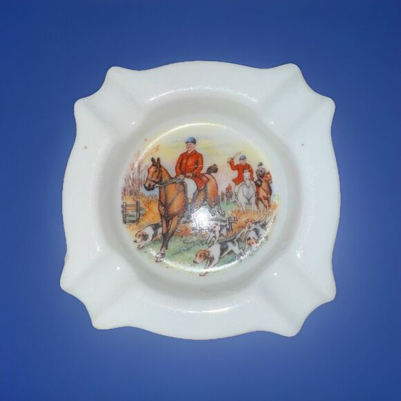 Vintage Fox Hunting Scene Small Ashtray Gold Castle Japan Equestrian Decorative - Picture 1 of 3